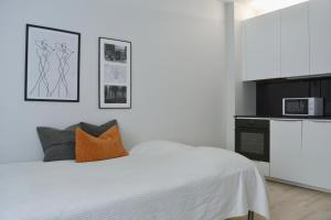 Ullis Studio with Top Location