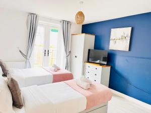 Brand New 2 Bedroom Apartment with Wi-Fi Sleeps 4 - Tanzanite