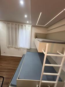 Kitnet - Nova - Canto do Forte - C Sacada.