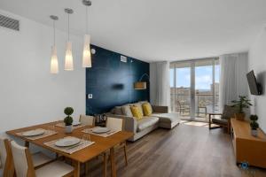 Near Beach - Balcony with View - Pool - Gym