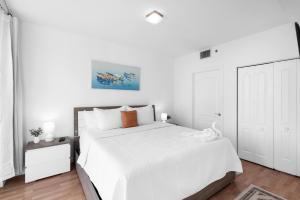 Spacious 2 Bed Unit in Brickell with Free Parking