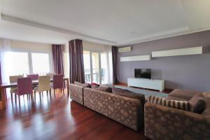 Your Deluxe Home in Cosmopolis
