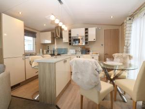 Seafront Holiday Home 2