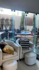 Alugo flat suítes mobiliado com área de lazer - 阿拉瓜伊纳