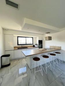 Détente et Plaisir : Villa Moderne avec Piscine