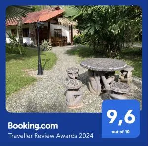 Pura Vida Vegana - Tuba Creek