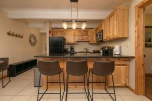 Lodge at Lake Dillon Condo: Great Year-Round Location