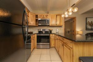 Lodge at Lake Dillon Condo: Great Year-Round Location