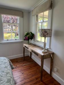 Cute one bedroom garden cottage - Wonderful views, Vineyard access, tranquil garden