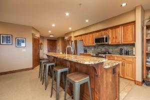 Crystal Peak Expedition Condo: Ski-In, Ski-Out Luxury