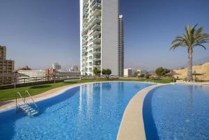 Sunny penthouse on the 41st floor in Torre Lugano, with pool and garage