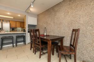 Claimjumper Retreat Townhome: Pool Hot Tub, Walk to Town