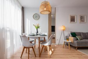 9th Floor Wroclaw Business Apartment by Rentujemy