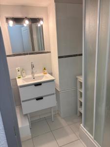 Classé 3 Etoiles Charmant Appartement Cosy sur Sète proche de toutes commodités, Parking Privé
