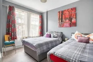 Hatton Homes - Thackeray Avenue - Chingford