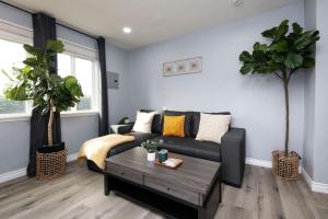 Lovely 3bedroom condo with free parking on premise