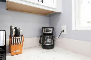 Lovely 3bedroom condo with free parking on premise