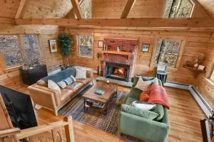 Lakefront Log Cabin, Private Lake Access w/Peloton - Downsville