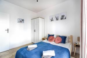 M&R Apartament Airport&Business Wynalazek - fast WI-Fi - underground garage - self check-in - Netflix - 6 min from Chopin Airport