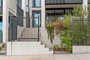 StayAU Modern 2BR Townhouse w/ pool