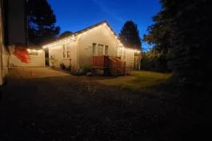 Cozy Cottages across from the Food Trucks of Aloha mall - Beaverton