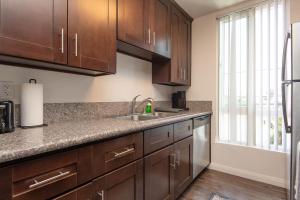 Hollywood 2Bed Apt w Rooftop pool & Panoramic View