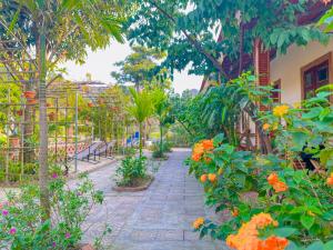 Phòng Giường Đôi Nhìn Ra Núi (Double Room with Mountain View)