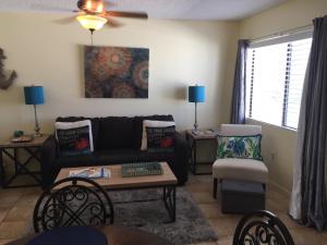 Beach Place Seconds to Beach 23