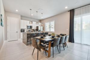Stunning New Condo Close to Disney World