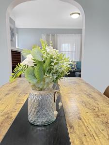 Lux 3BR, Steps from Airport, U of R & Grocery Stores