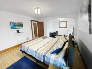 Lux 3BR, Steps from Airport, U of R & Grocery Stores