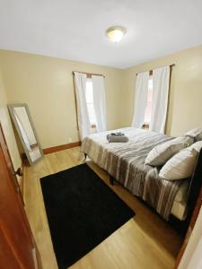 Lux 3BR, Steps from Airport, U of R & Grocery Stores