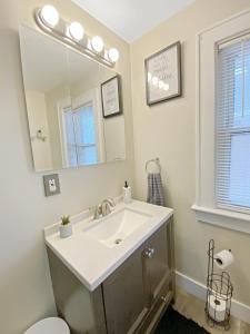 Lux 3BR, Steps from Airport, U of R & Grocery Stores