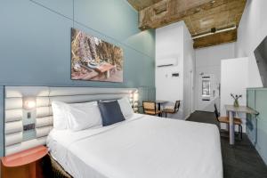King Suite (Dog Friendly - additional fees apply) room in The Urban Newtown