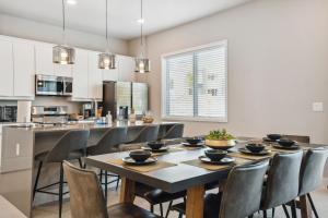 Stunning New Condo Close to Disney World