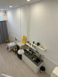 December HomeStay Studio