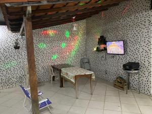 Piscina e área para churrasco