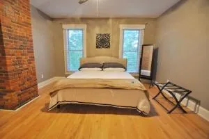 The Troubadour- Location Location - Milo