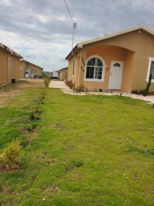 Finest Accommodation Phoenix Park Phase 4 Lot # 1348 Portmore St Catherine
