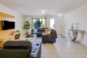 Belmont Comfort - Central and Light-filled Stay - 卡弗舍姆