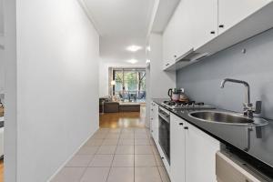 A Plush & Comfy Studio Next to Darling Harbour