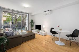 A Plush & Comfy Studio Next to Darling Harbour