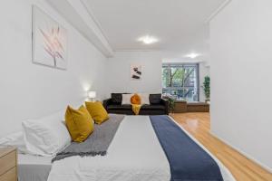 A Plush & Comfy Studio Next to Darling Harbour