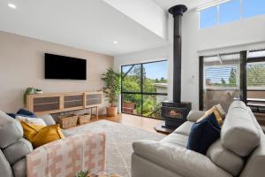 153 Centenary Heights Rd