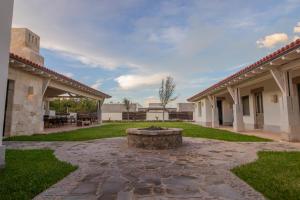 Pueblo Vinícola Parvada by Lumina