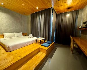 Niran NaiHarn, Serene Studio Retreat, Relife Windy