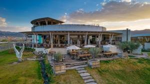 Pueblo Vinícola Parvada by Lumina