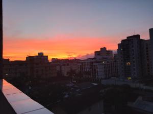 Cobertura com Churrasqueira própria perto da Praia da Enseada- Excelente para Família e Amigos