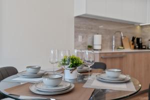 Stylish and Tranquil Retreat in Richmond City Center