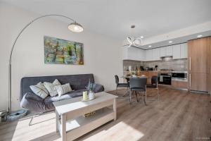 Stylish and Tranquil Retreat in Richmond City Center